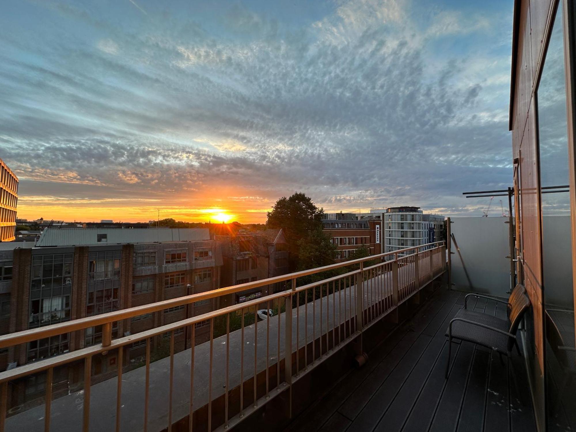 Spacious 2 Bedroom Penthouse Retreat London Eksteriør billede