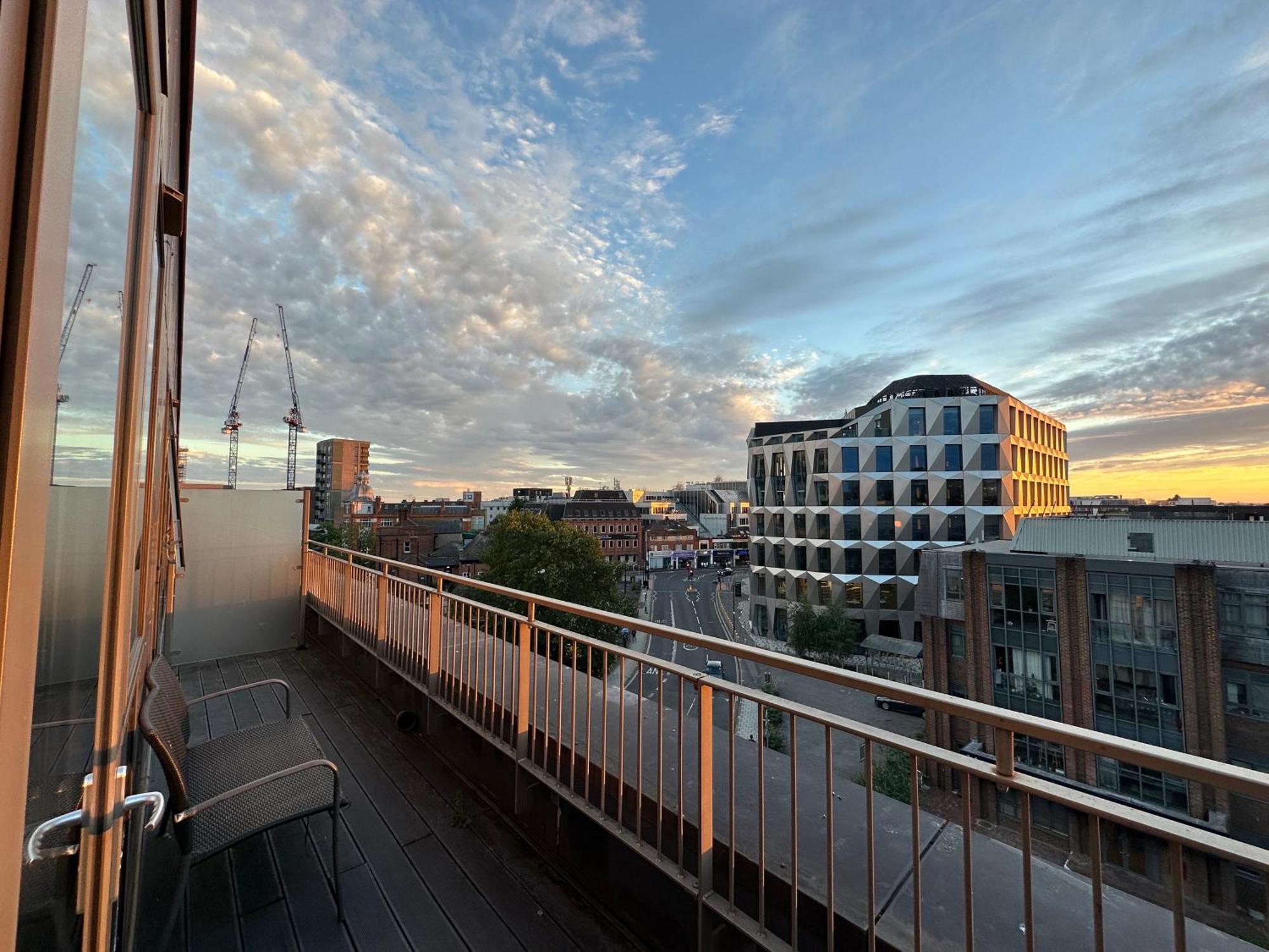Spacious 2 Bedroom Penthouse Retreat London Eksteriør billede
